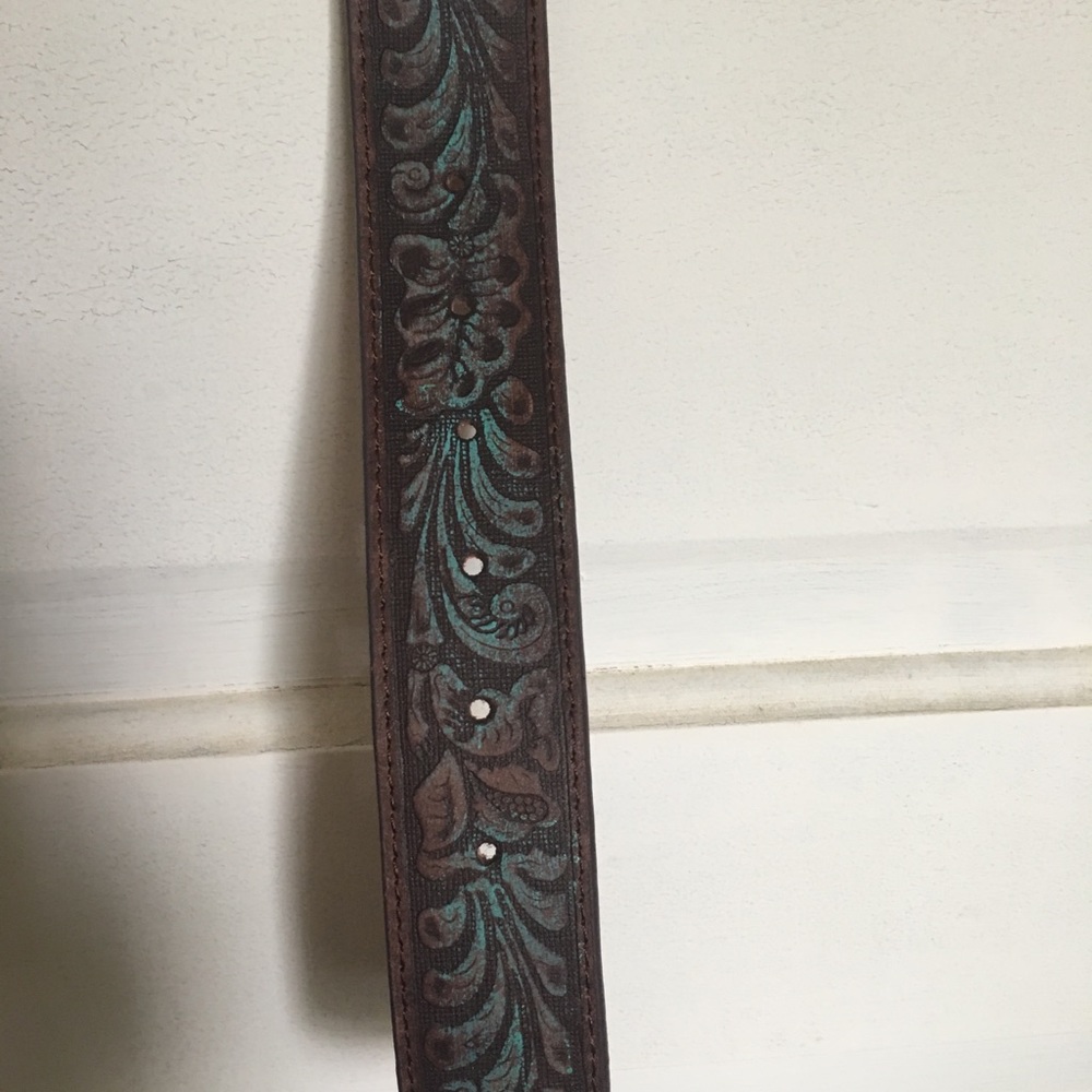 Size M belt. Never worn.